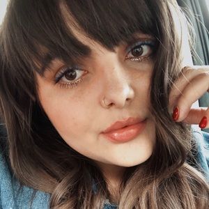 Meet your Posher, Carlie